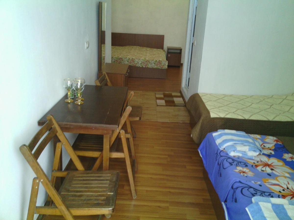 Akhmed Guest House كفارياتي الغرفة الصورة